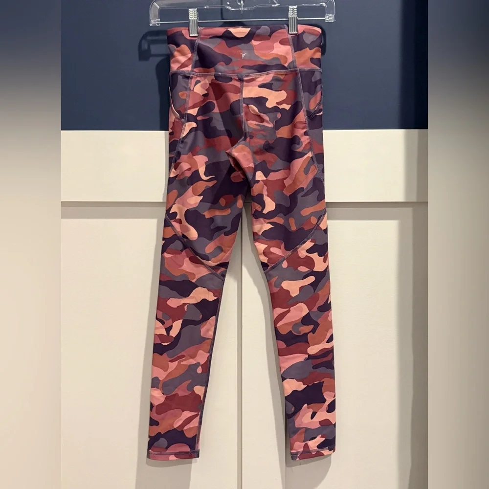 Old Navy Kids Camouflage Leggings - Pink and Purple size L 10-12